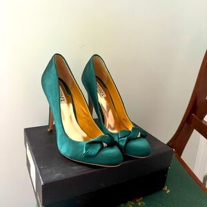 Emerald Green Badgley Mischka pumps with crystal toe details